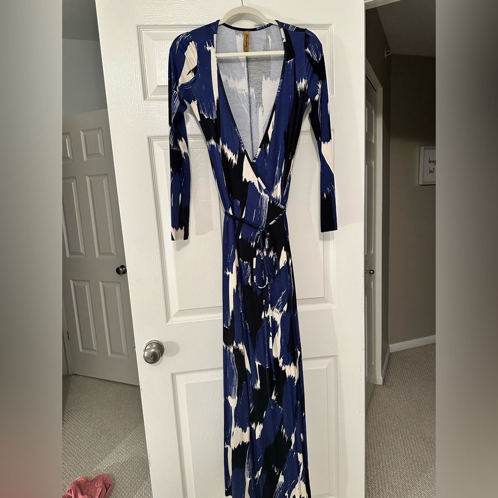 Blue and white cross body maxi